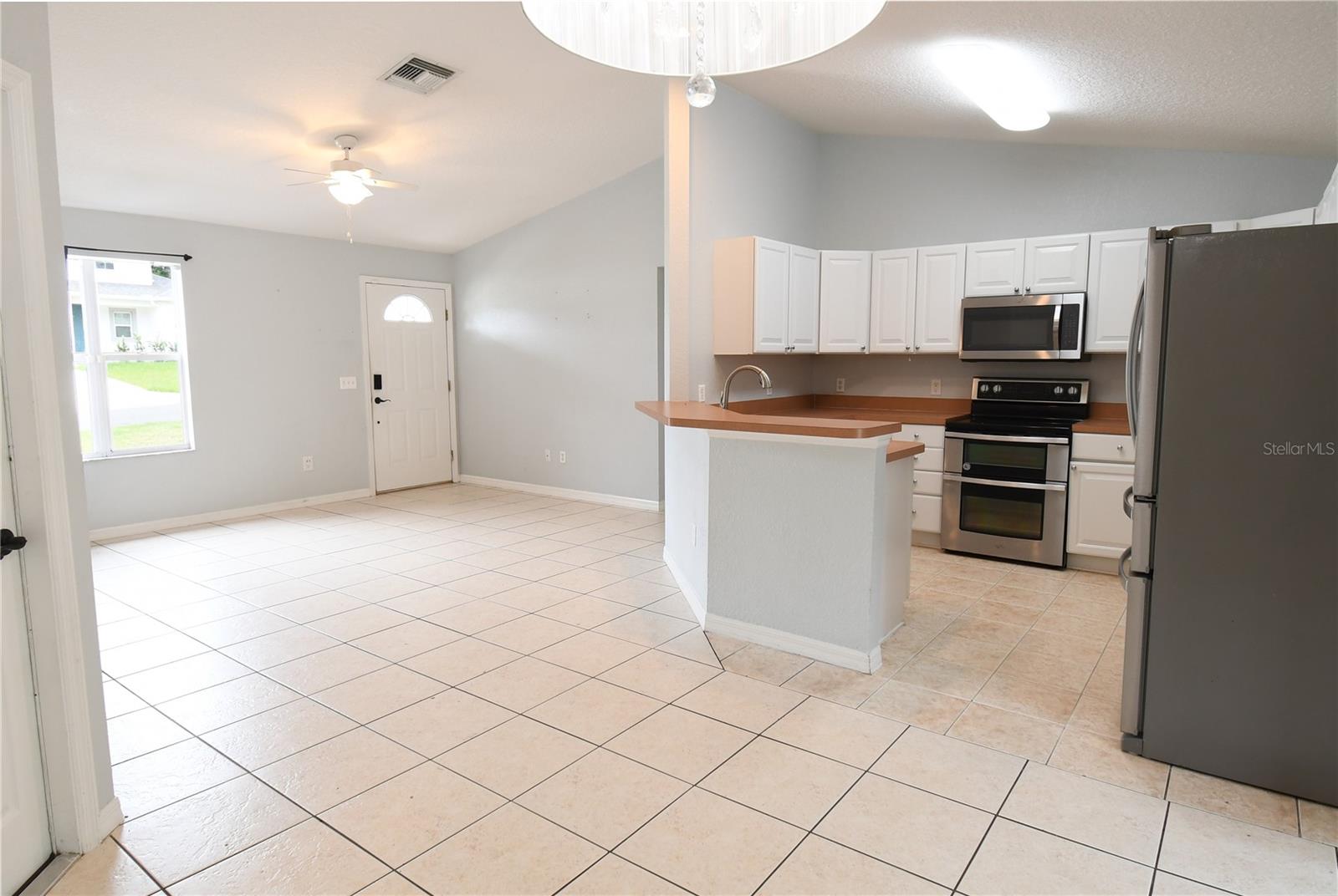 407 Cierra Oaks Cir, Lady Lake, FL 32159 photo