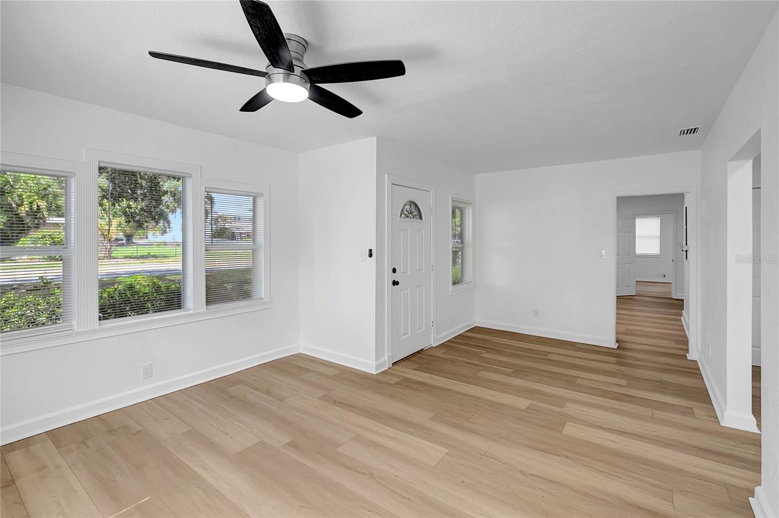 4355 58 Ave, Saint Petersburg, FL 33714 photo