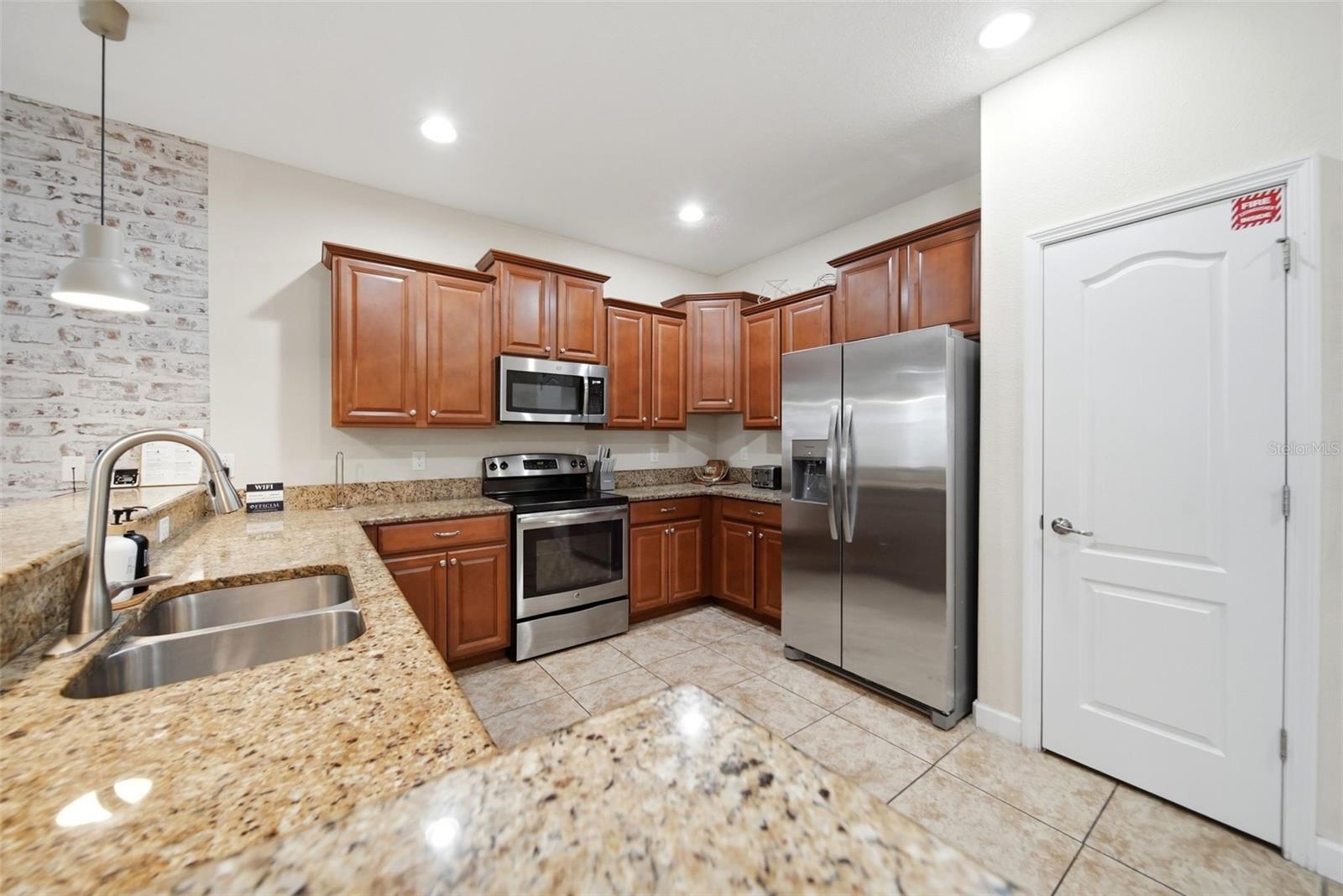 1416 Moon Valley Dr, Davenport, FL 33896 photo