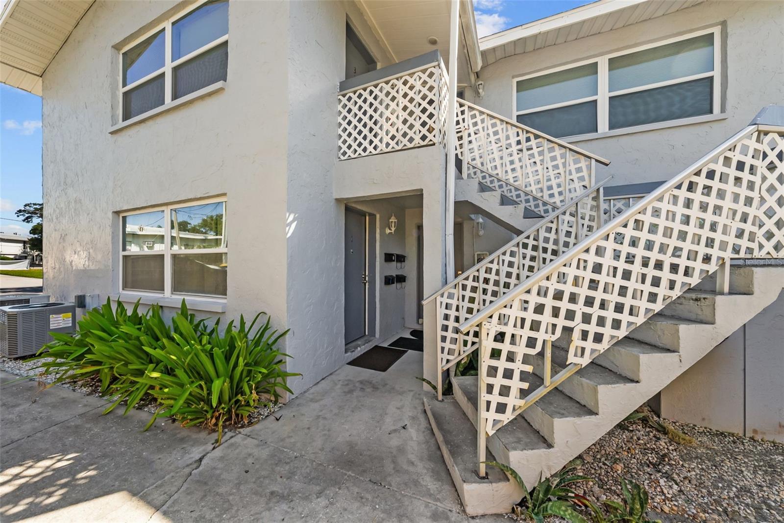 1229 Franklin Cir, Clearwater, FL 33756 photo