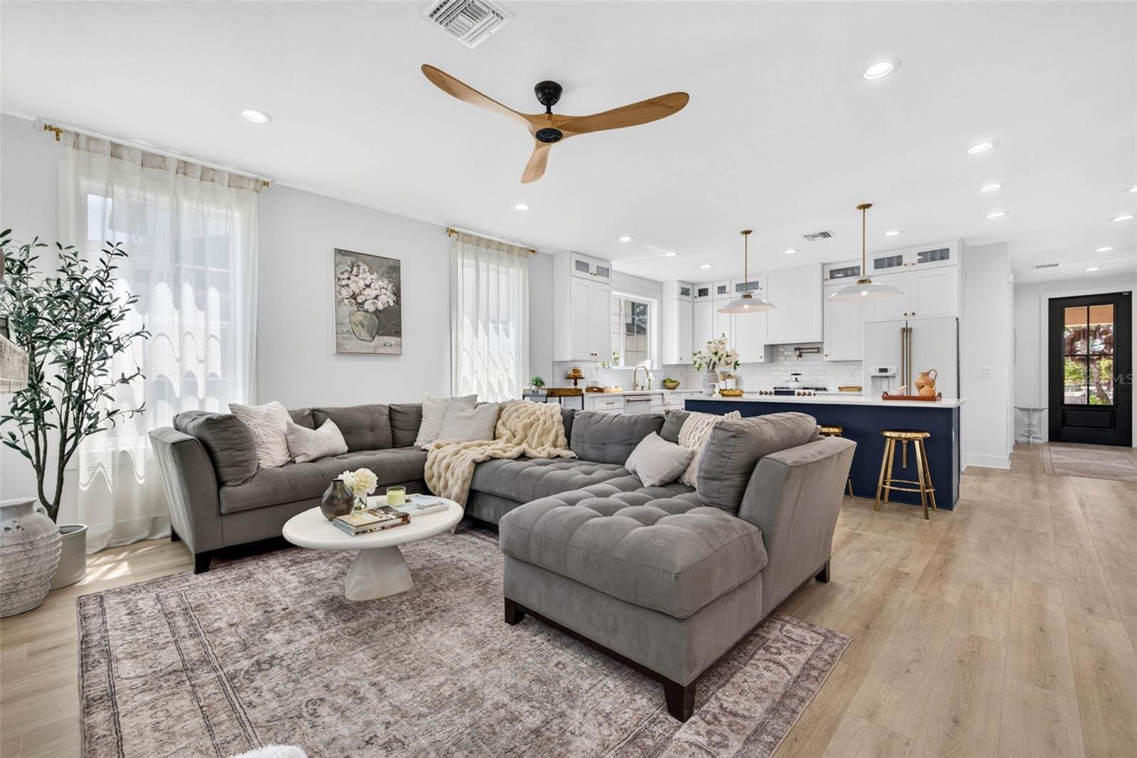 1717 Massachusetts Ave, Saint Petersburg, FL 33703 photo