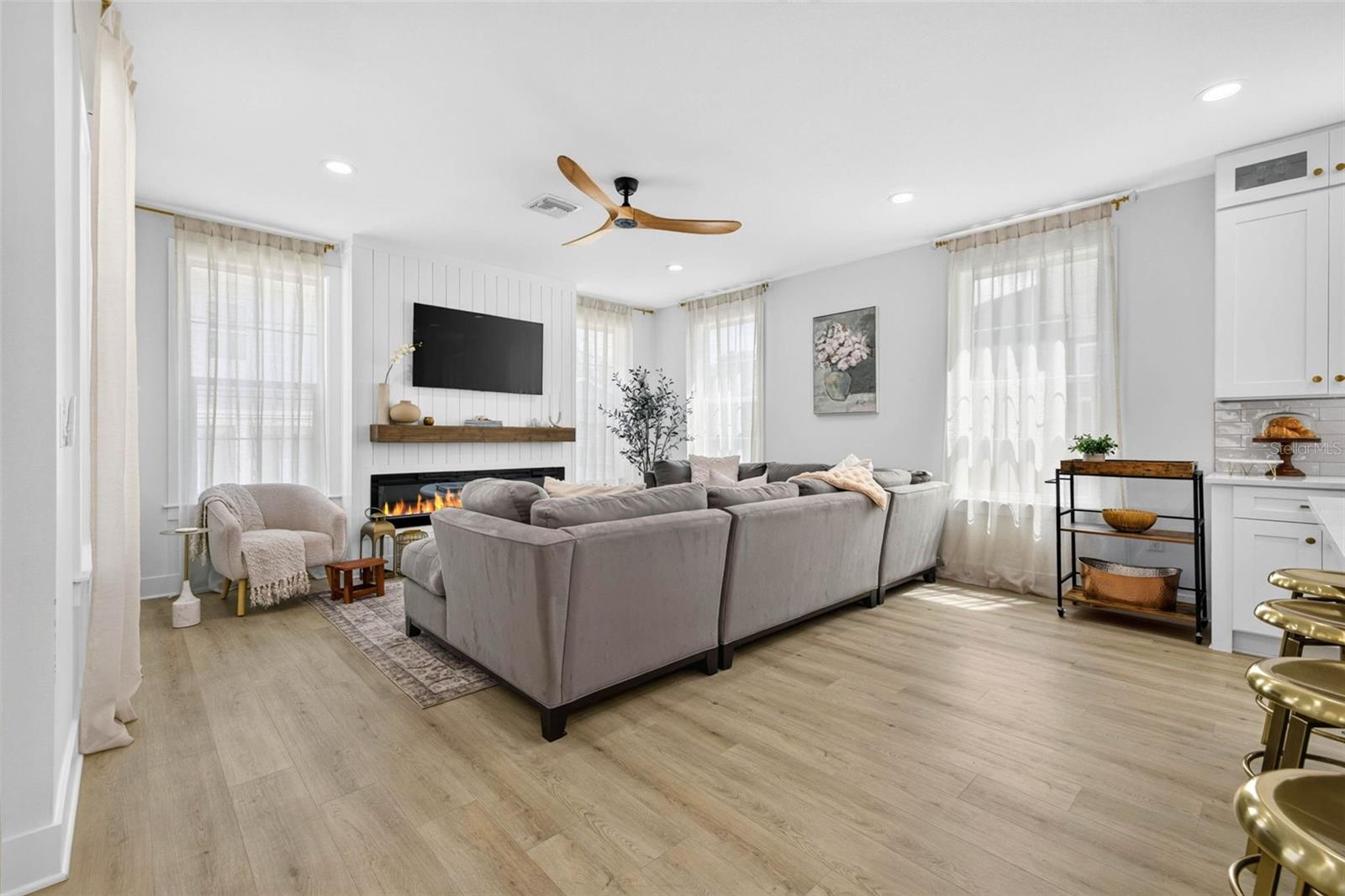 1717 Massachusetts Ave, Saint Petersburg, FL 33703 photo