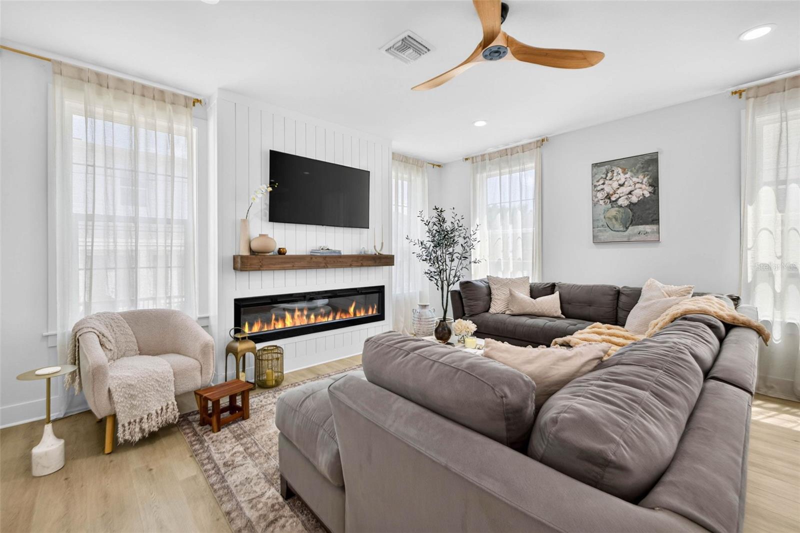 1717 Massachusetts Ave, Saint Petersburg, FL 33703 photo