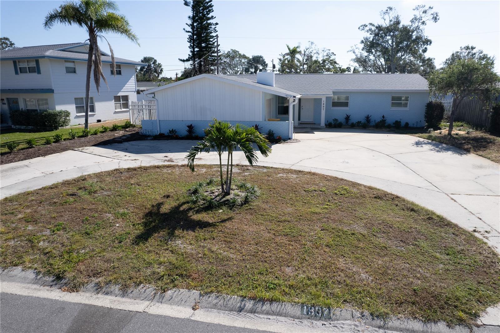 1897 Dolphin Blvd, Saint Petersburg, FL 33707 photo