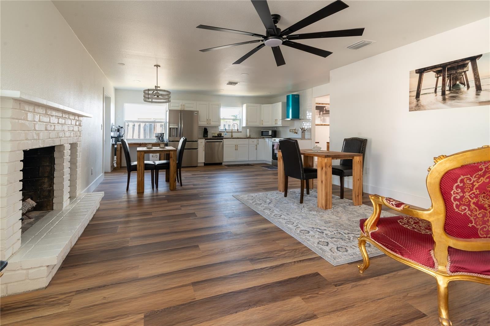 1897 Dolphin Blvd, Saint Petersburg, FL 33707 photo