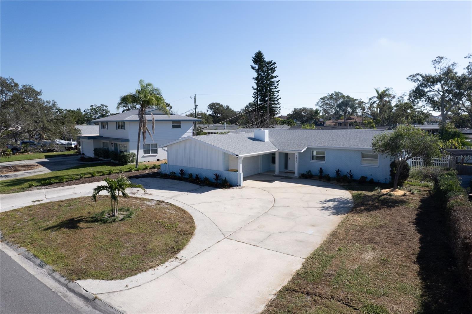 1897 Dolphin Blvd, Saint Petersburg, FL 33707 photo