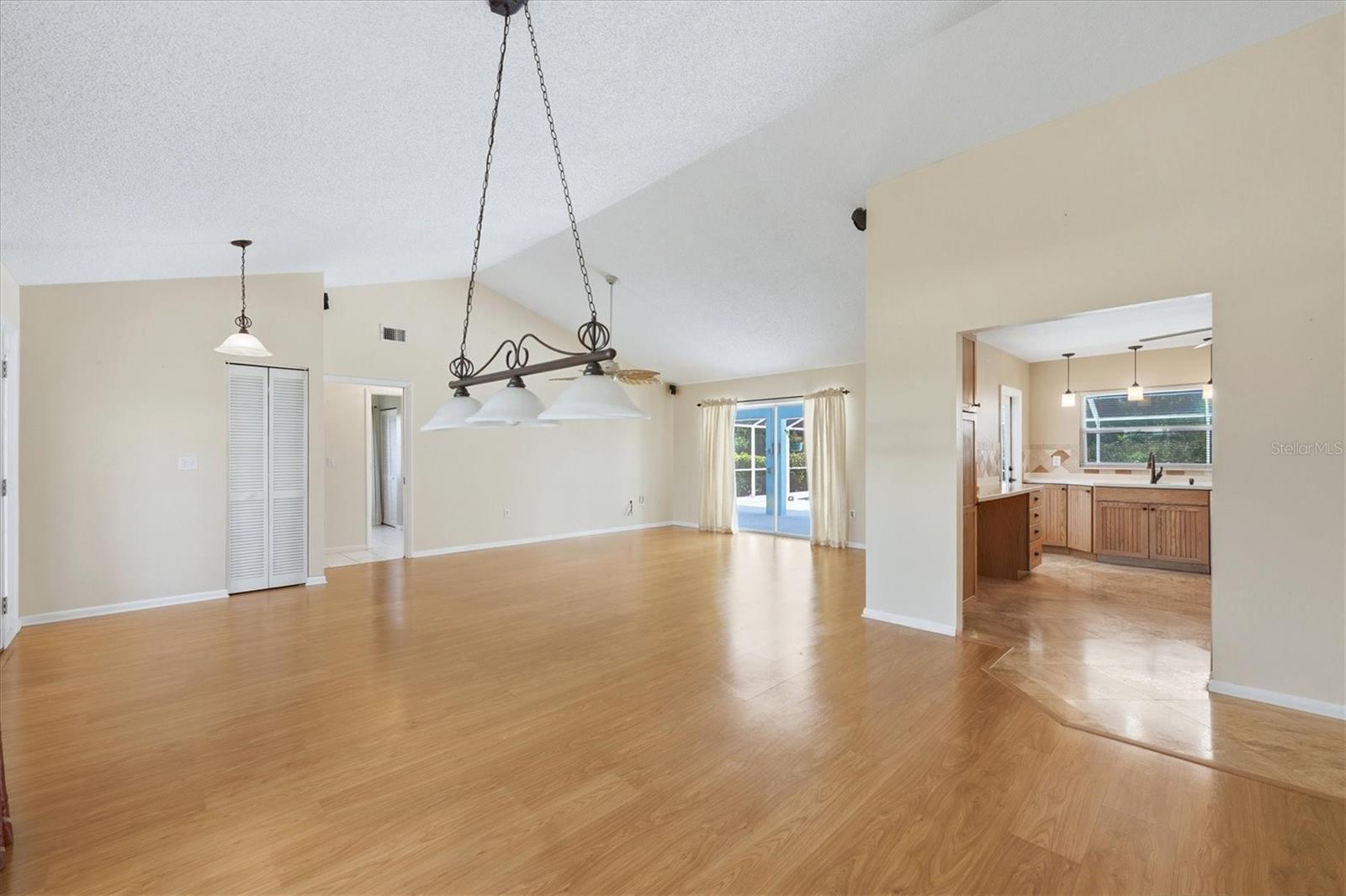 5015 86 Street Ct, Bradenton, FL 34210 photo