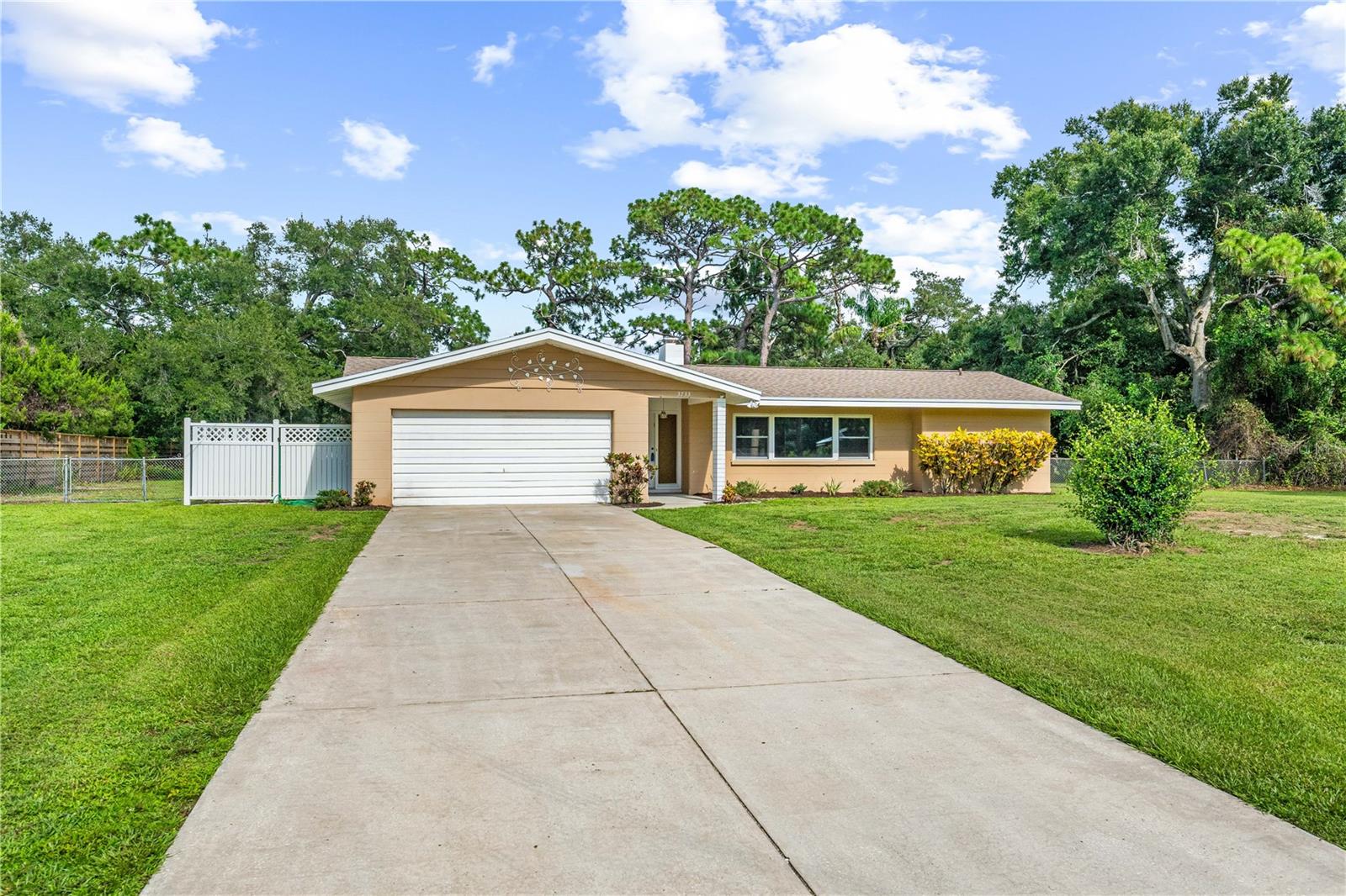 3733 Malec Cir, Sarasota, FL 34233