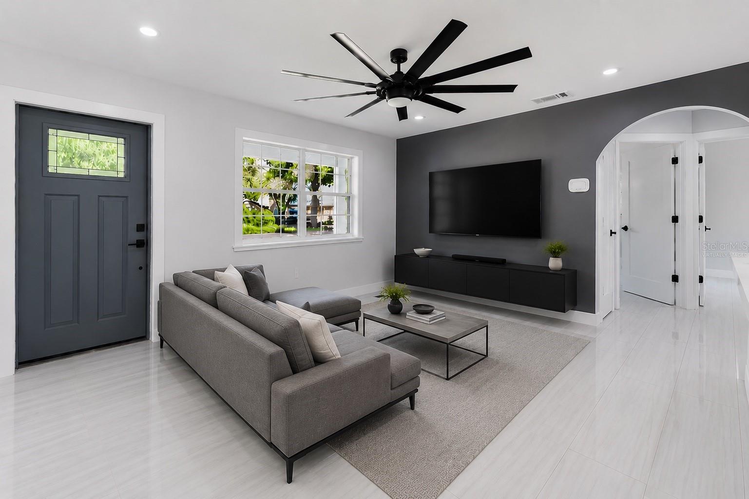 639 Hand Ave, Sarasota, FL 34232 photo