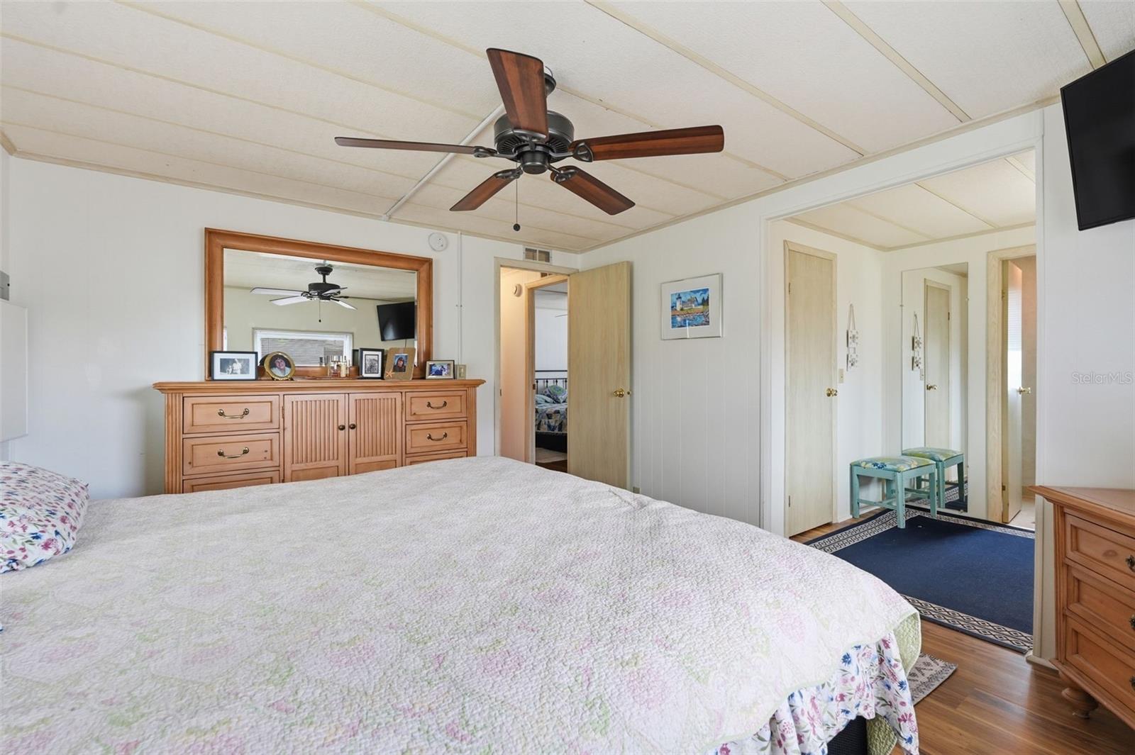 2049 Manoa Dr, Holiday, FL 34691 photo