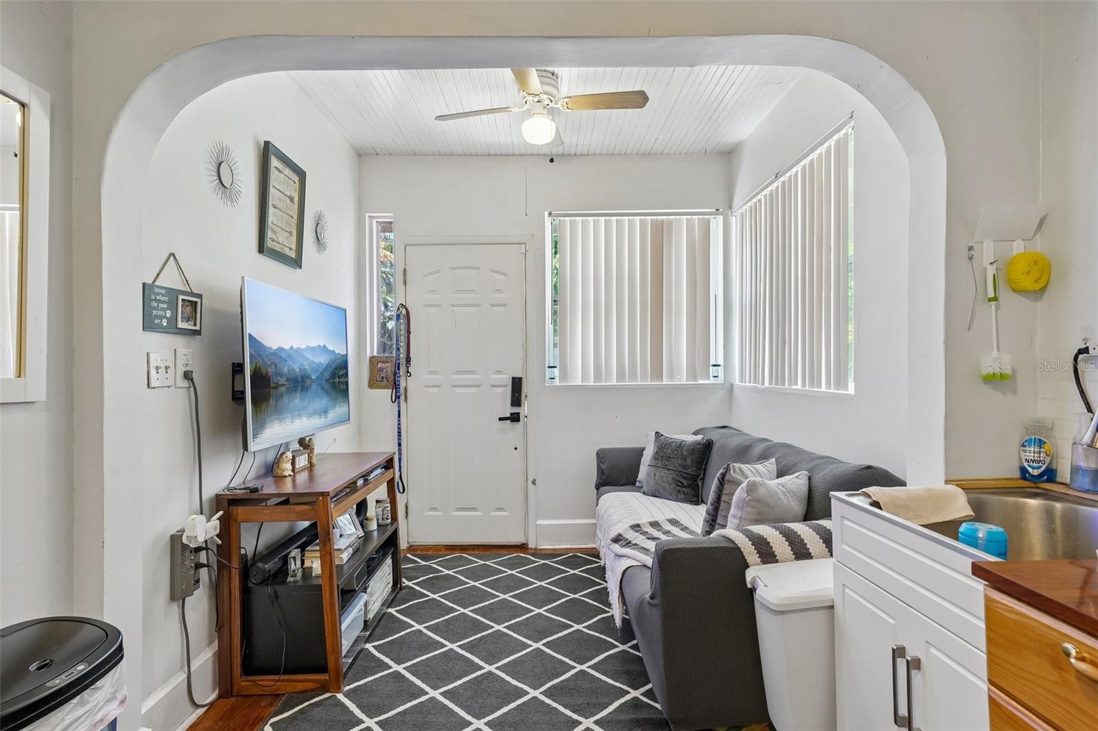 1028 8 Ave, Saint Petersburg, FL 33705 photo