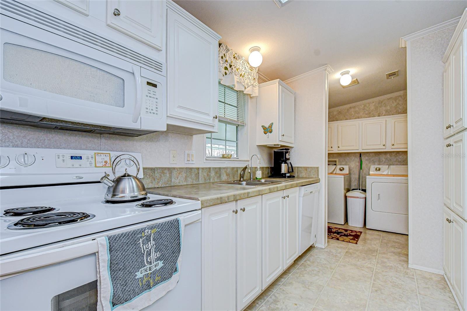 3337 Dawns Dell, Zephyrhills, FL 33541 photo