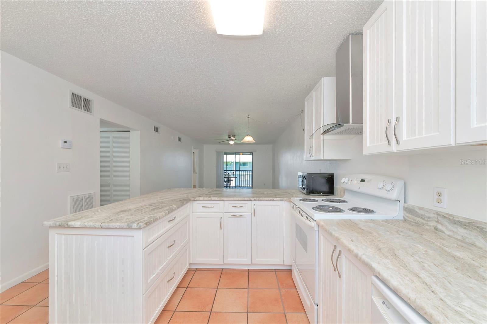 6033 34 St #58, Bradenton, FL 34210 photo