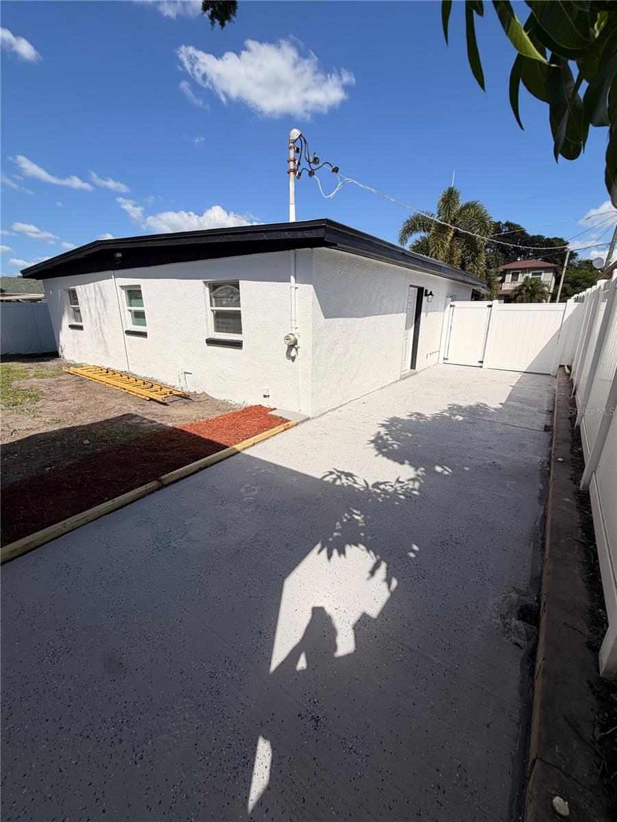 5808 N Lois Ave, Tampa, FL 33614 photo
