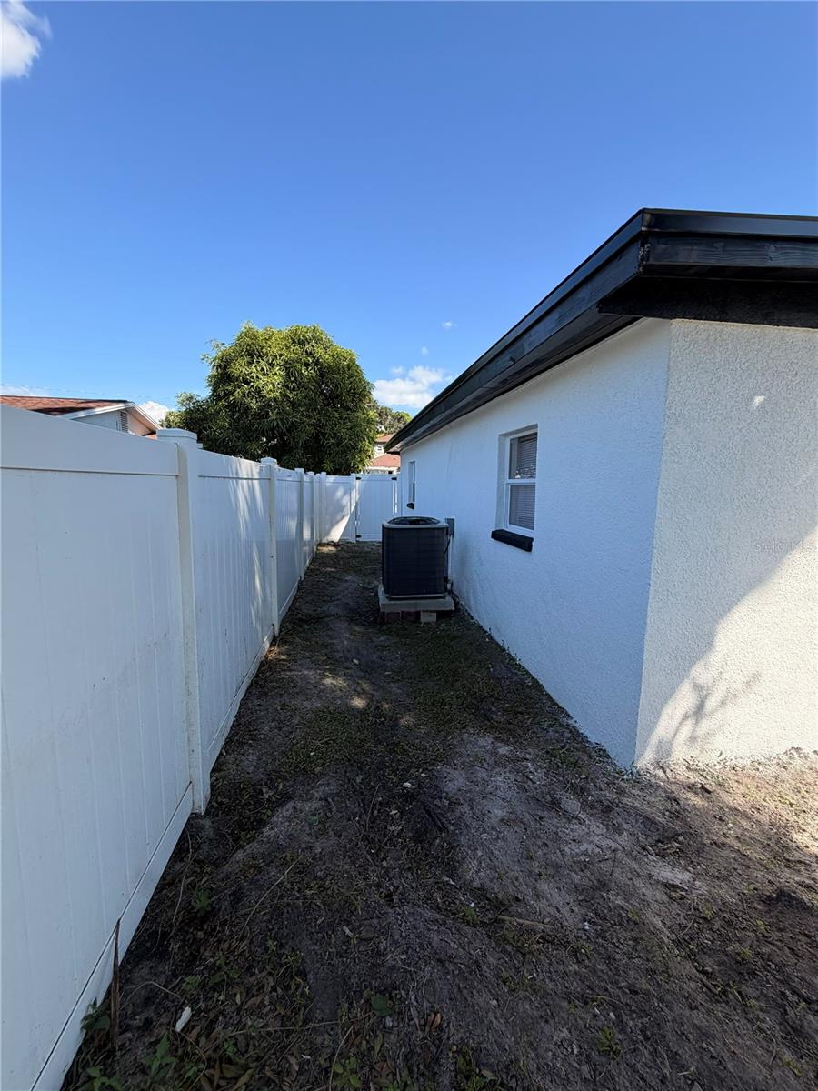 5808 N Lois Ave, Tampa, FL 33614 photo