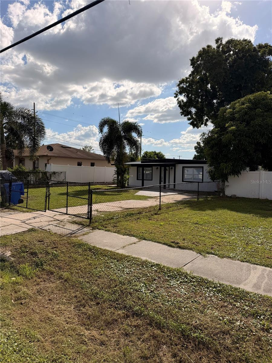 5808 N Lois Ave, Tampa, FL 33614 photo
