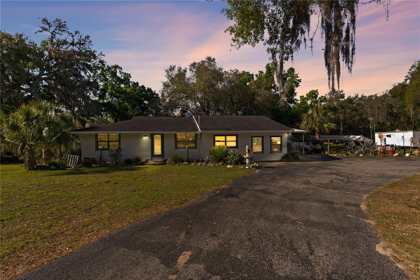 270 Mcclendon St, Lady Lake, FL 32159