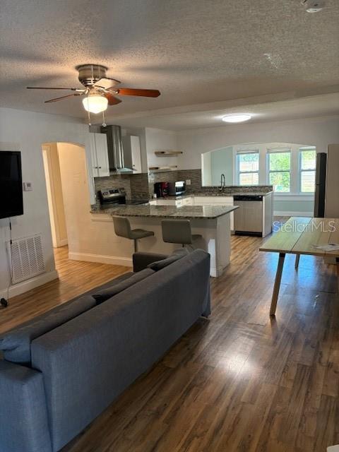 4035 14 Ave, Saint Petersburg, FL 33711 photo