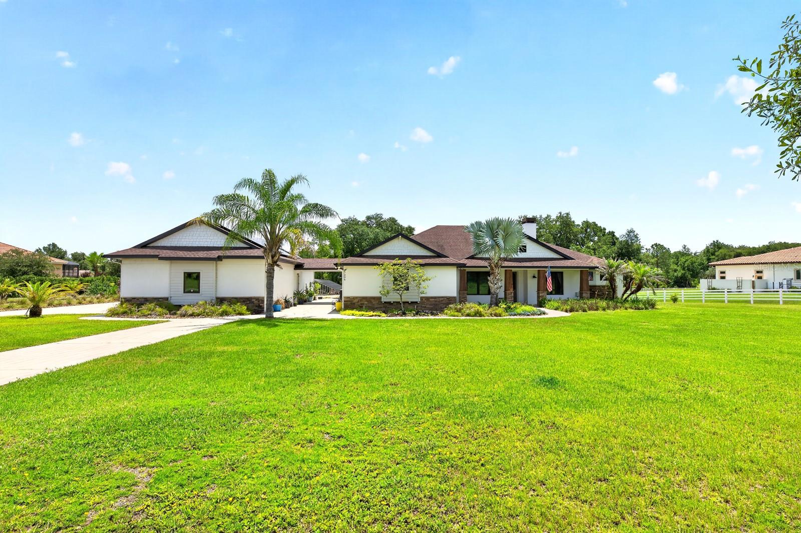 27324 Grand Oak Ln, Tavares, FL 32778 photo