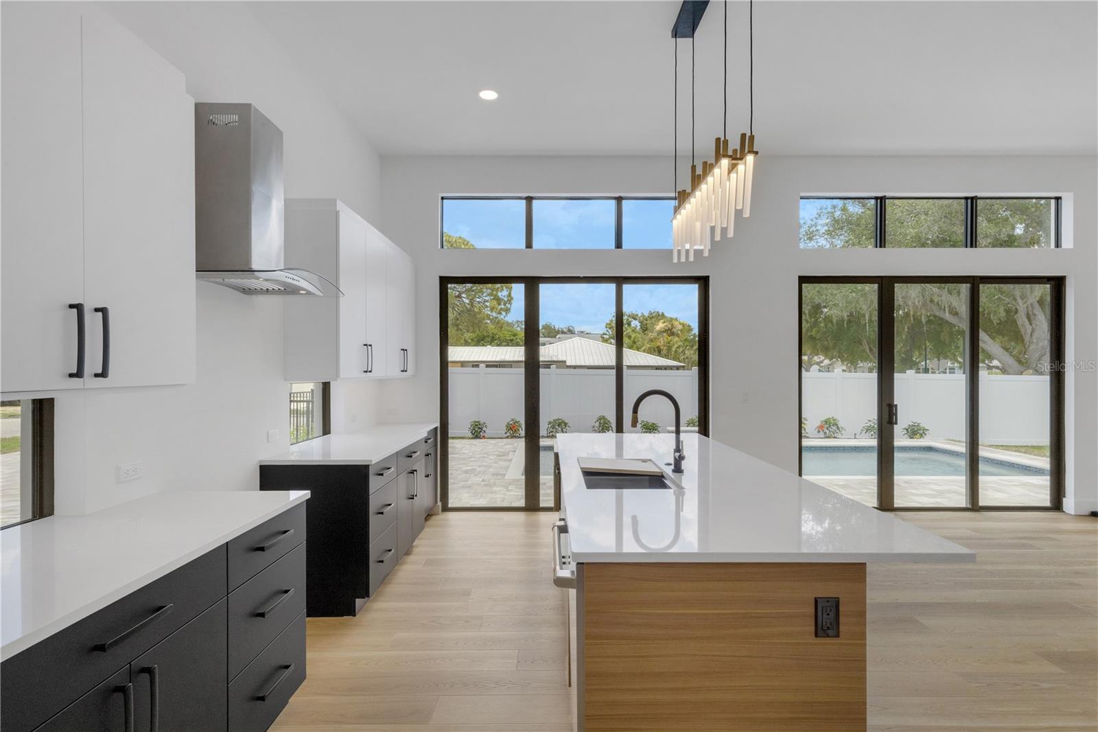2079 Hibiscus St, Sarasota, FL 34239 photo