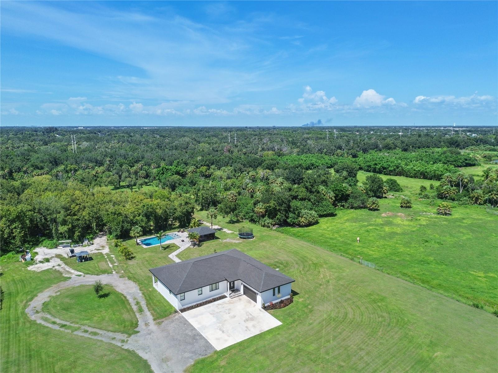1810 37 St, Palmetto, FL 34221