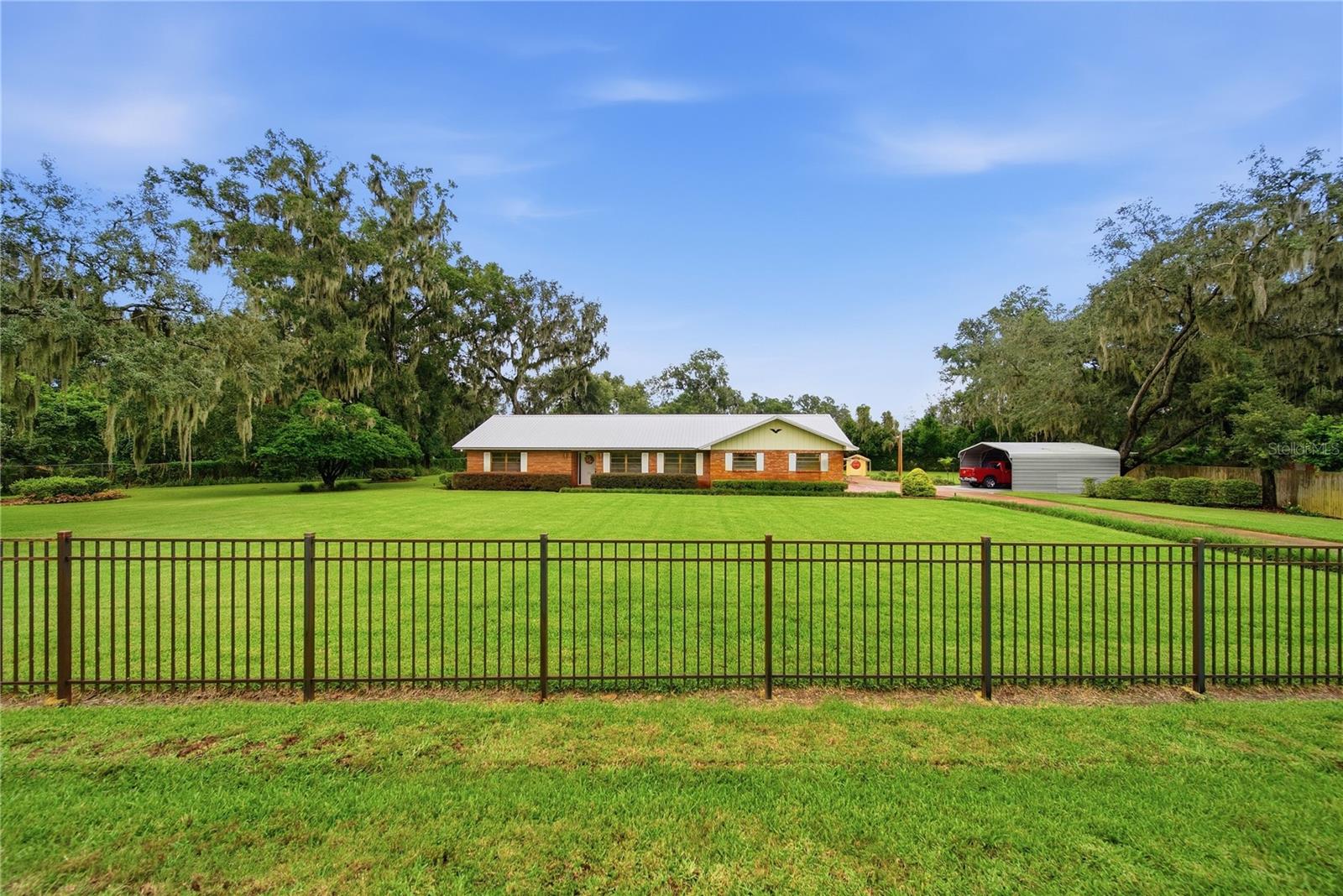 3704 Thonotosassa Rd, Plant City, FL 33565 photo
