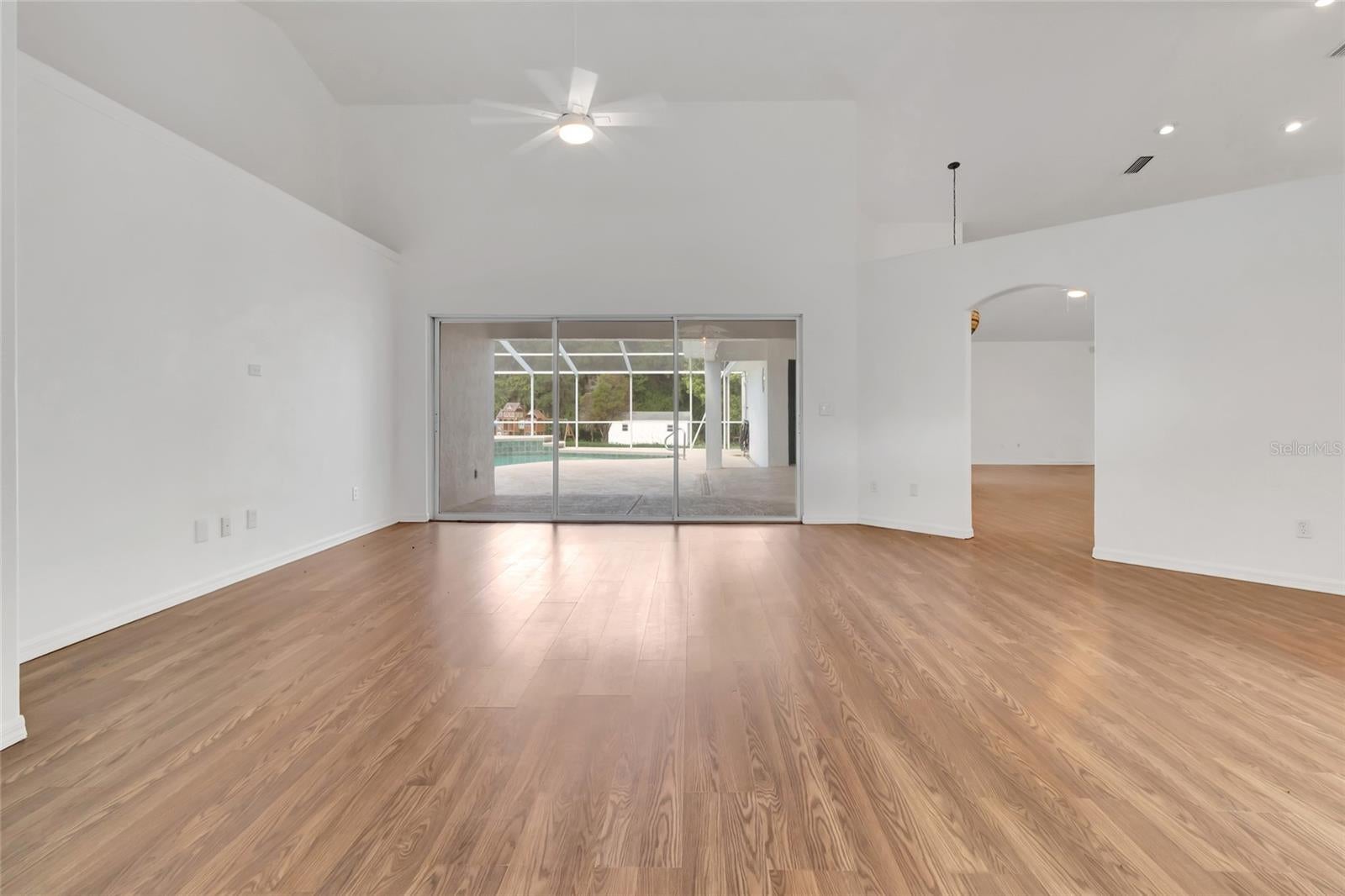 6856 NE 61 Avenue Rd, Silver Springs, FL 34488 photo