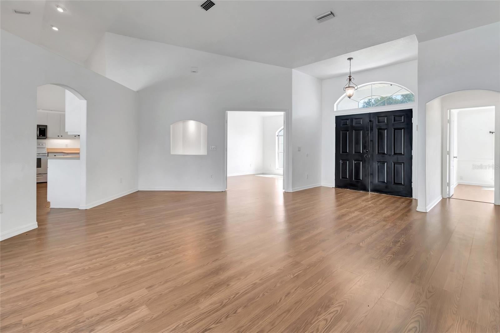 6856 NE 61 Avenue Rd, Silver Springs, FL 34488 photo