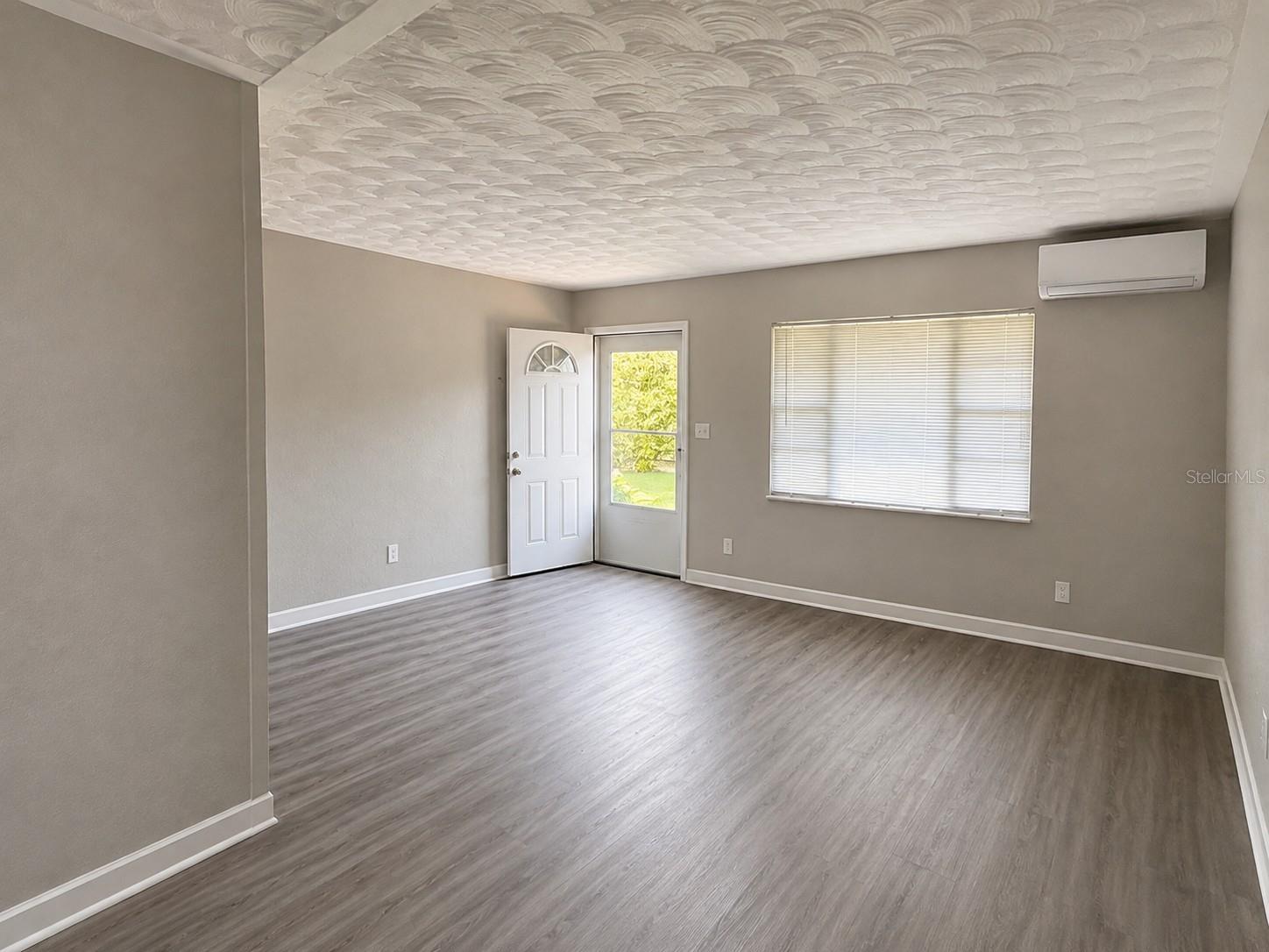 1044 58 Ave, Saint Petersburg, FL 33703 photo