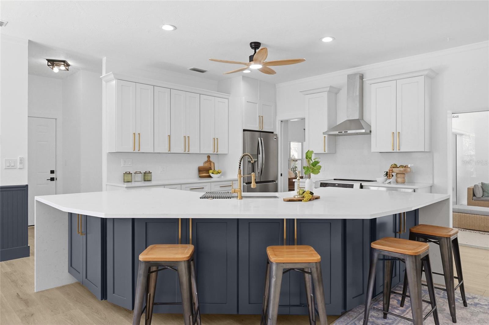 4074 Redbird Cir, Sarasota, FL 34231 photo