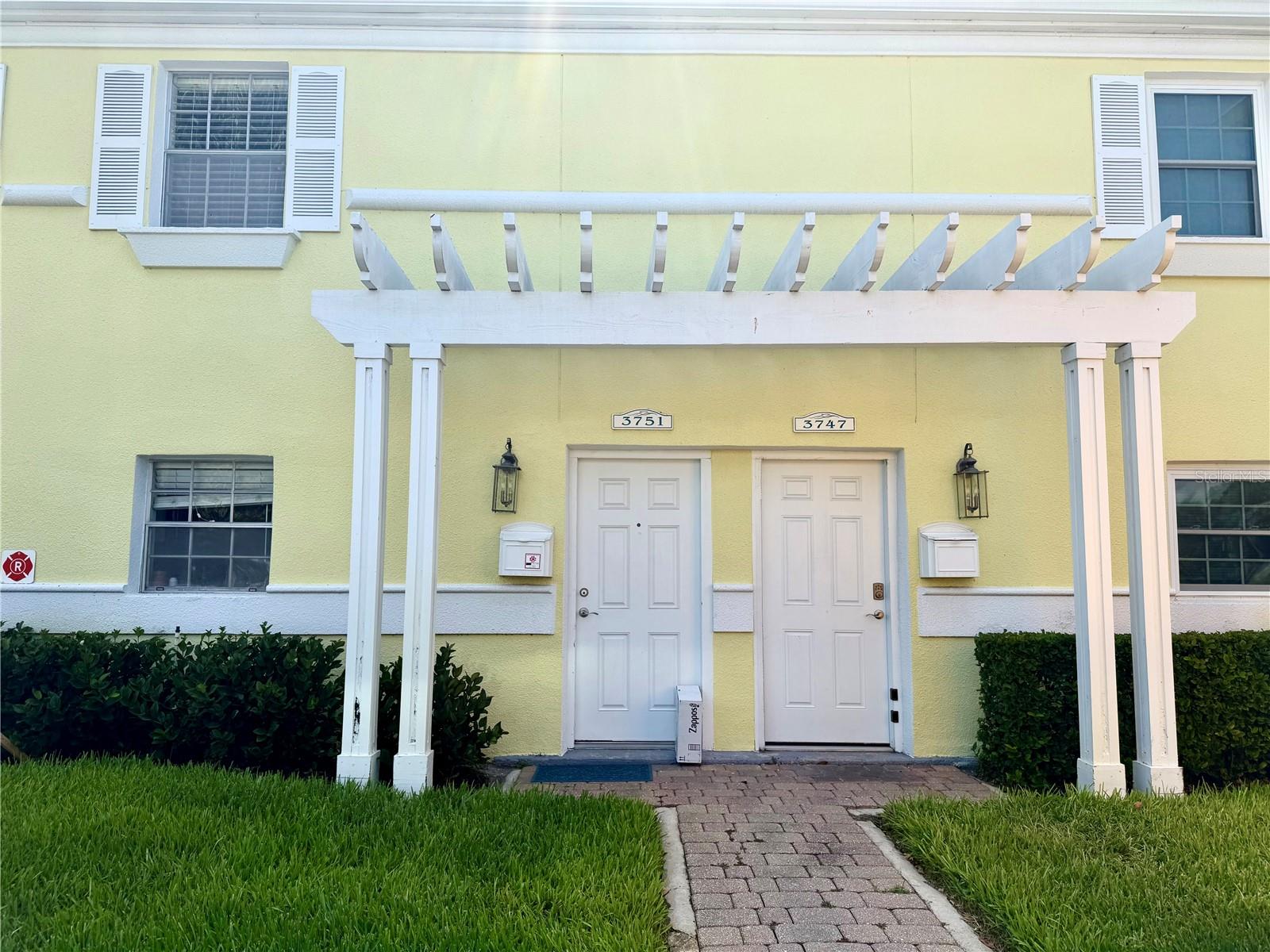 3751 Pompano Dr, Saint Petersburg, FL 33705