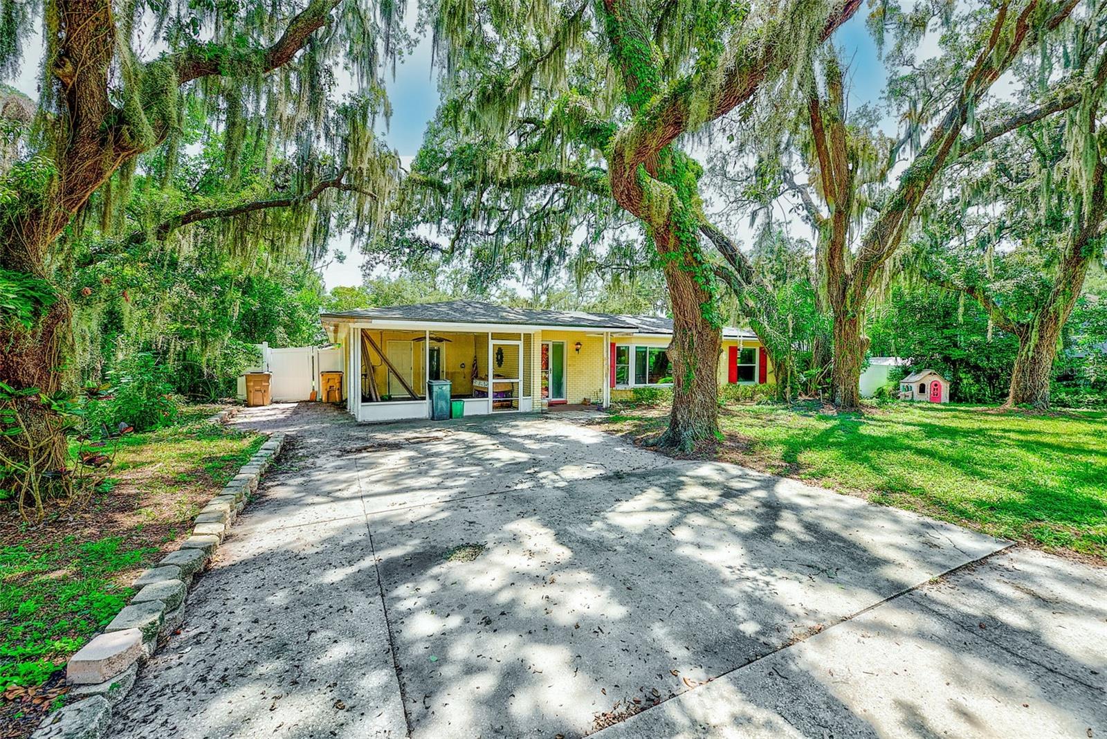 303 Saint Augustine Ave, Temple Terrace, FL 33617 photo