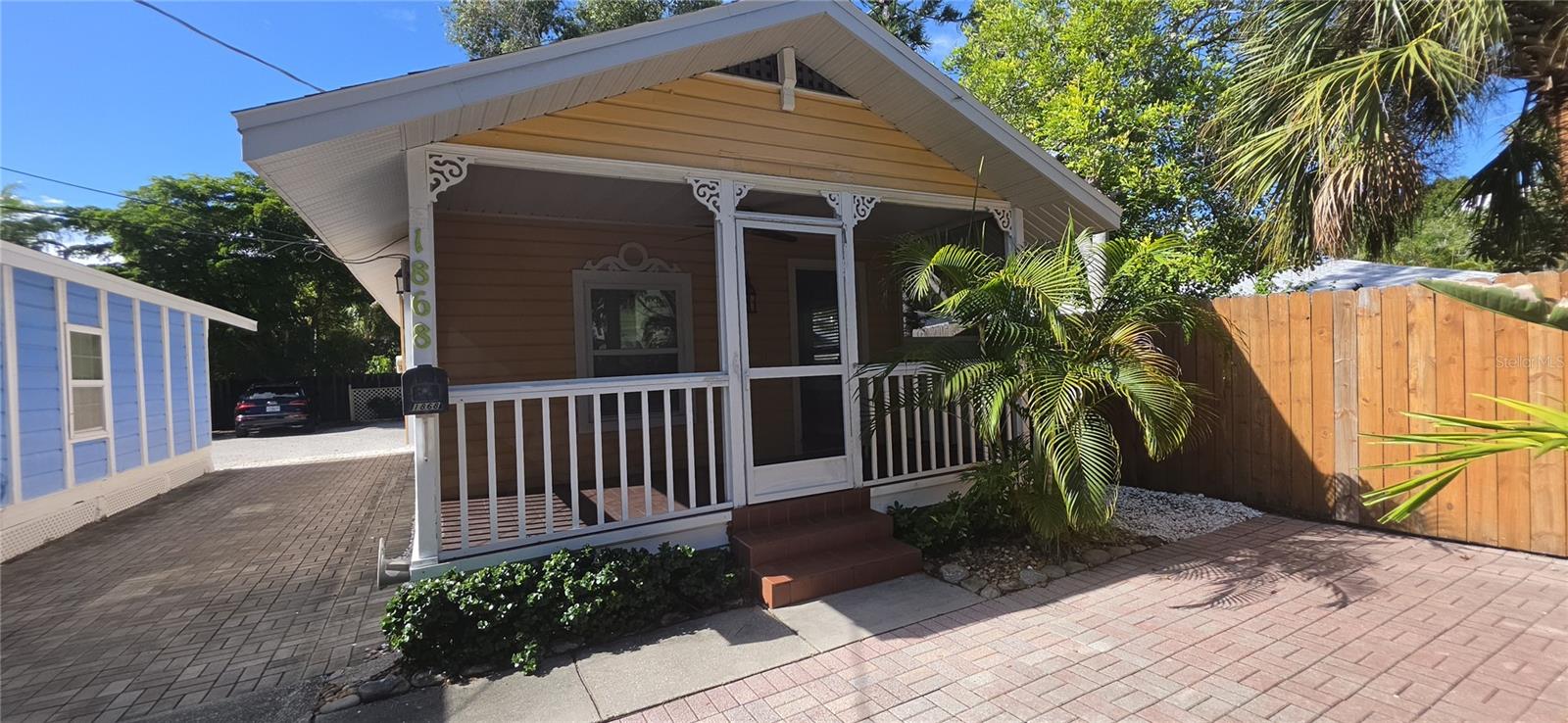 1868 Laurel St, Sarasota, FL 34236 photo