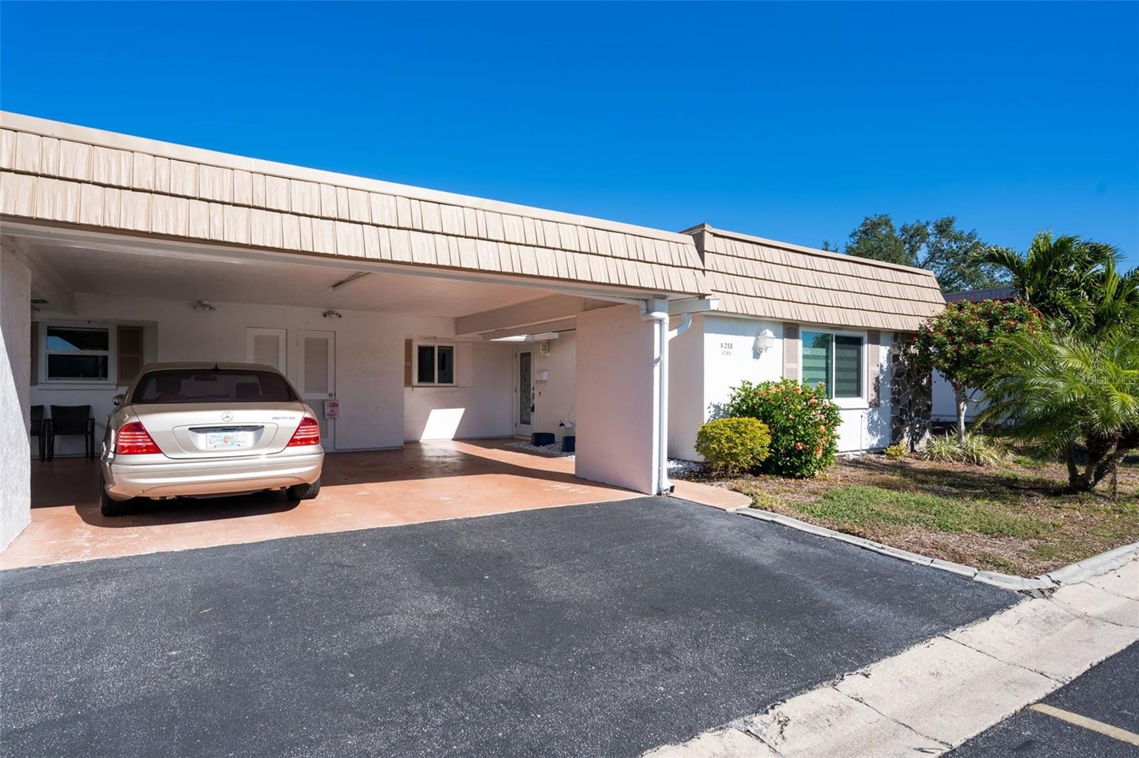 2305 Riverbluff Pkwy, Sarasota, FL 34231