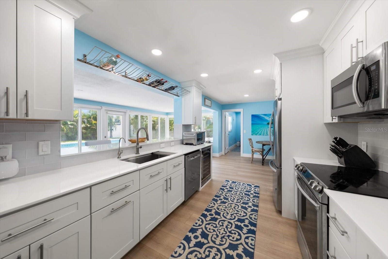 991 Mclean St, Dunedin, FL 34698 photo