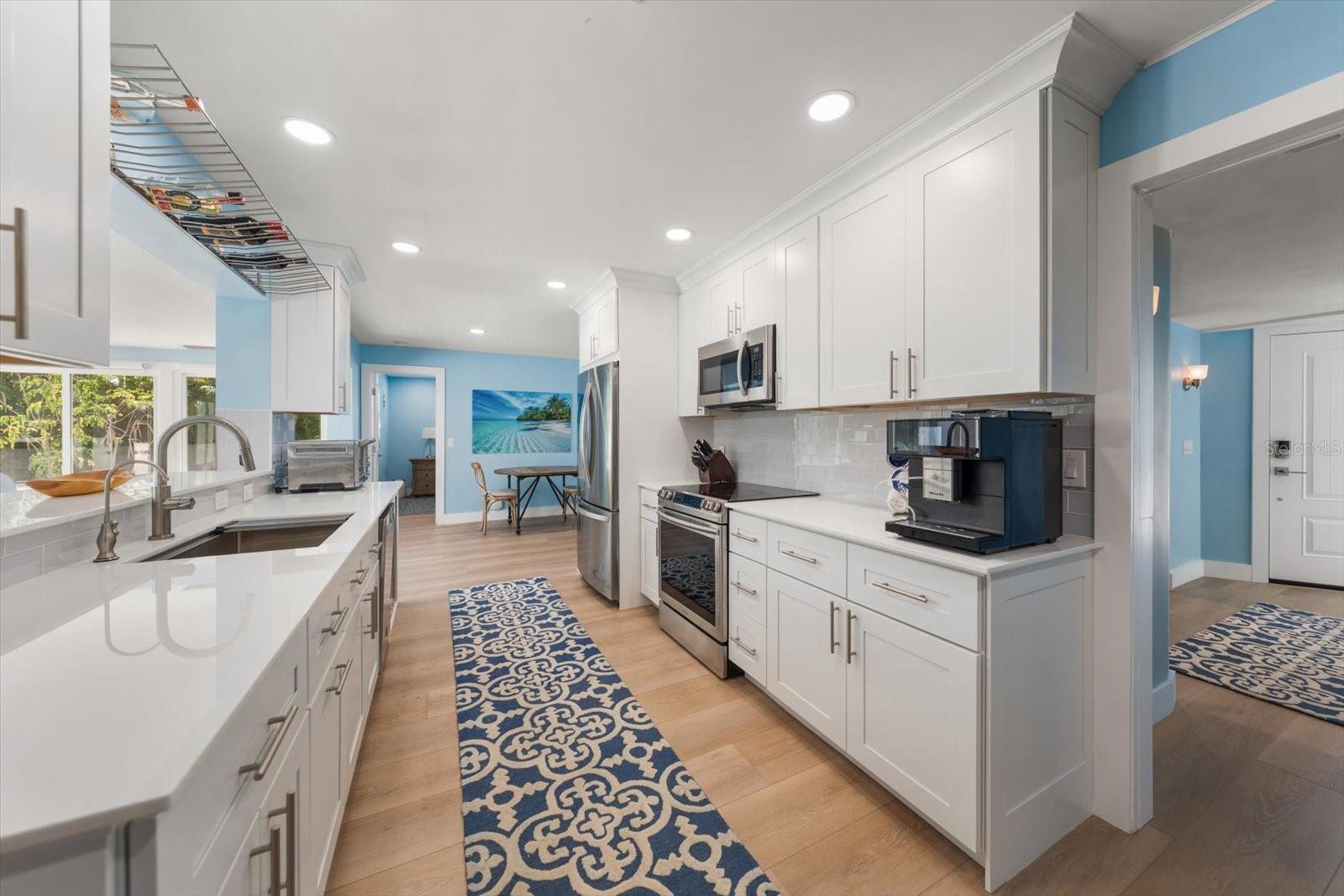 991 Mclean St, Dunedin, FL 34698 photo