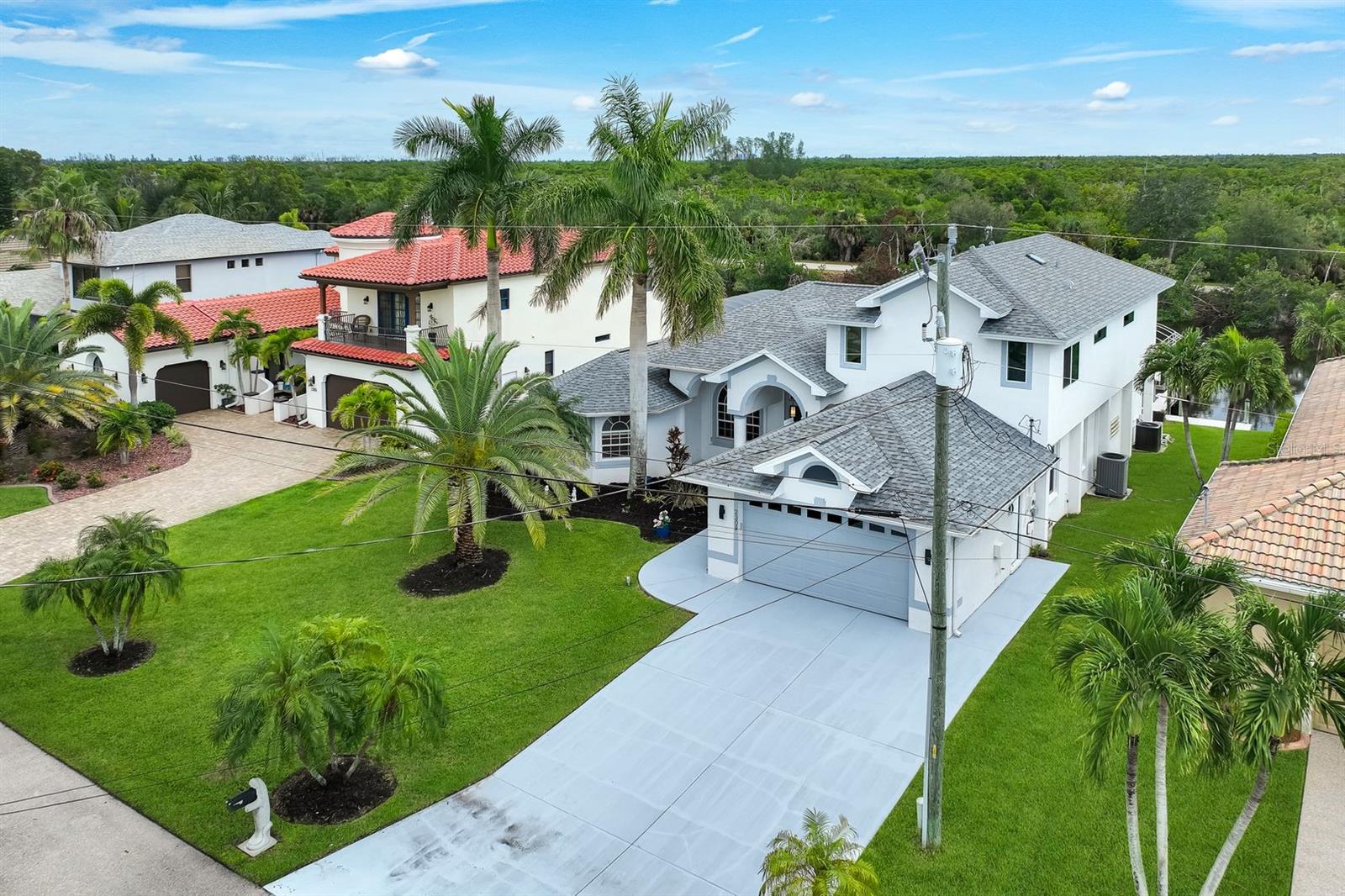 2309 SE 20 Pl, Cape Coral, FL 33990 photo