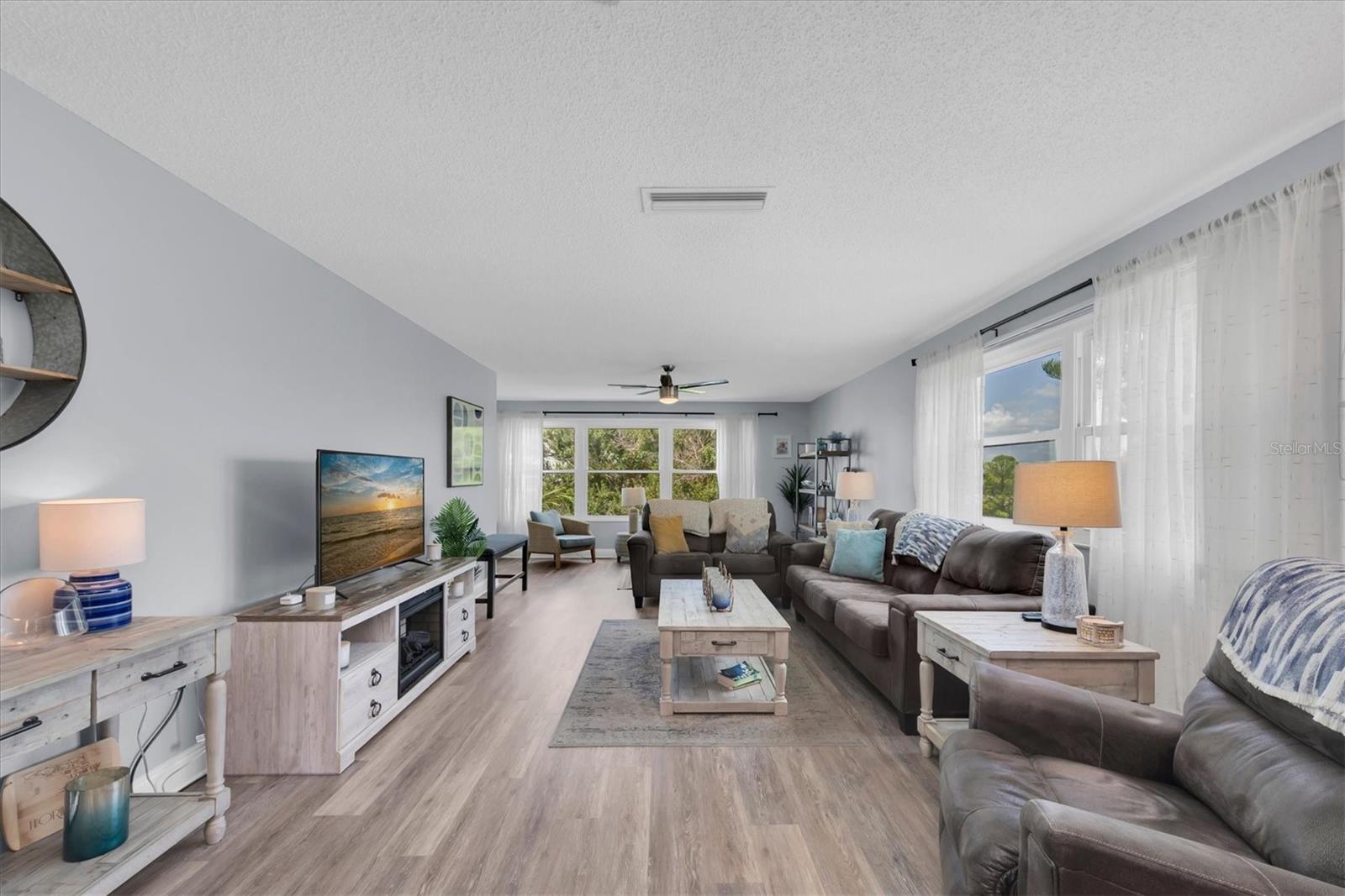 5603 80 St #415, Saint Petersburg, FL 33709 photo