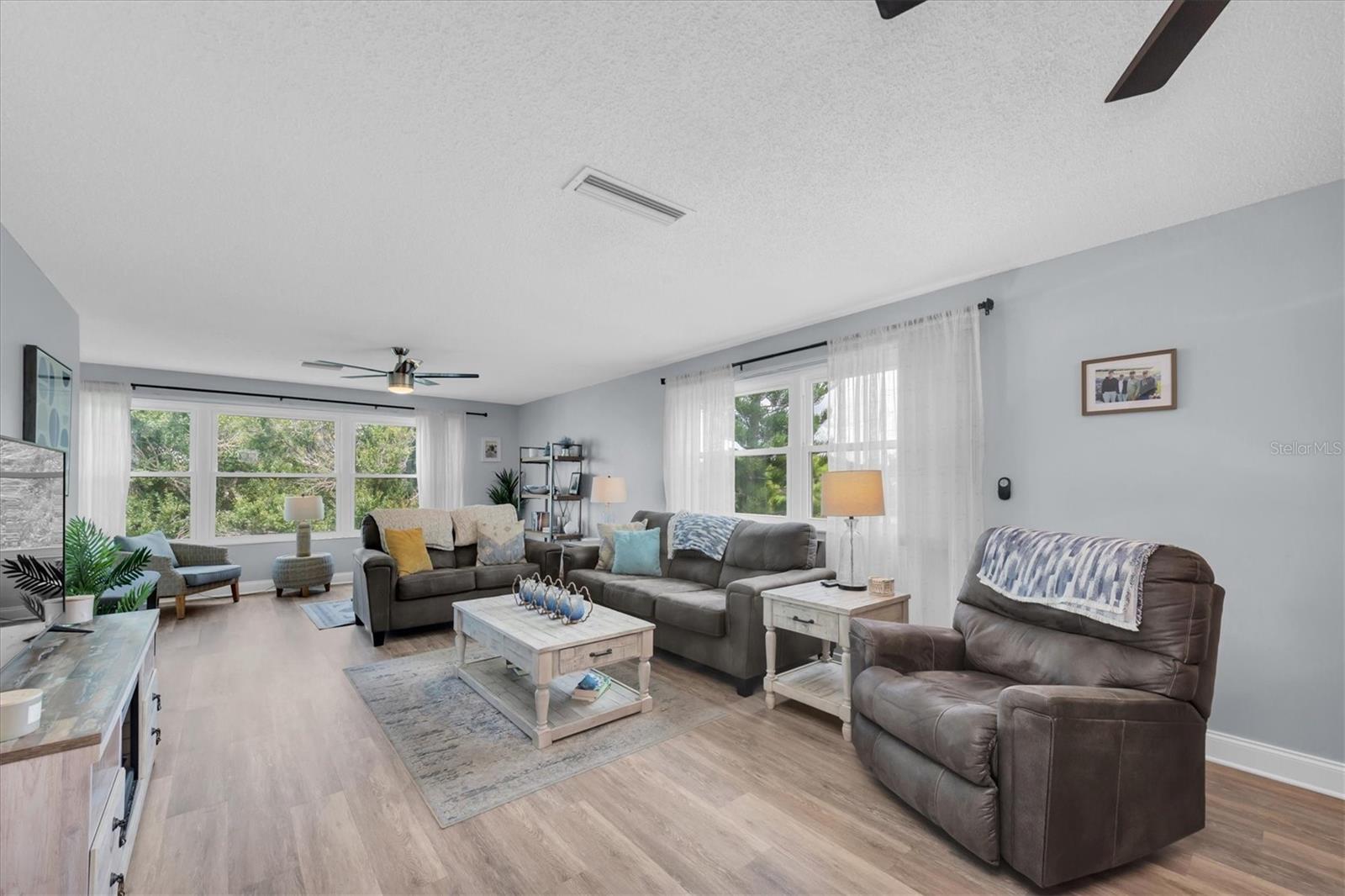 5603 80 St #415, Saint Petersburg, FL 33709 photo