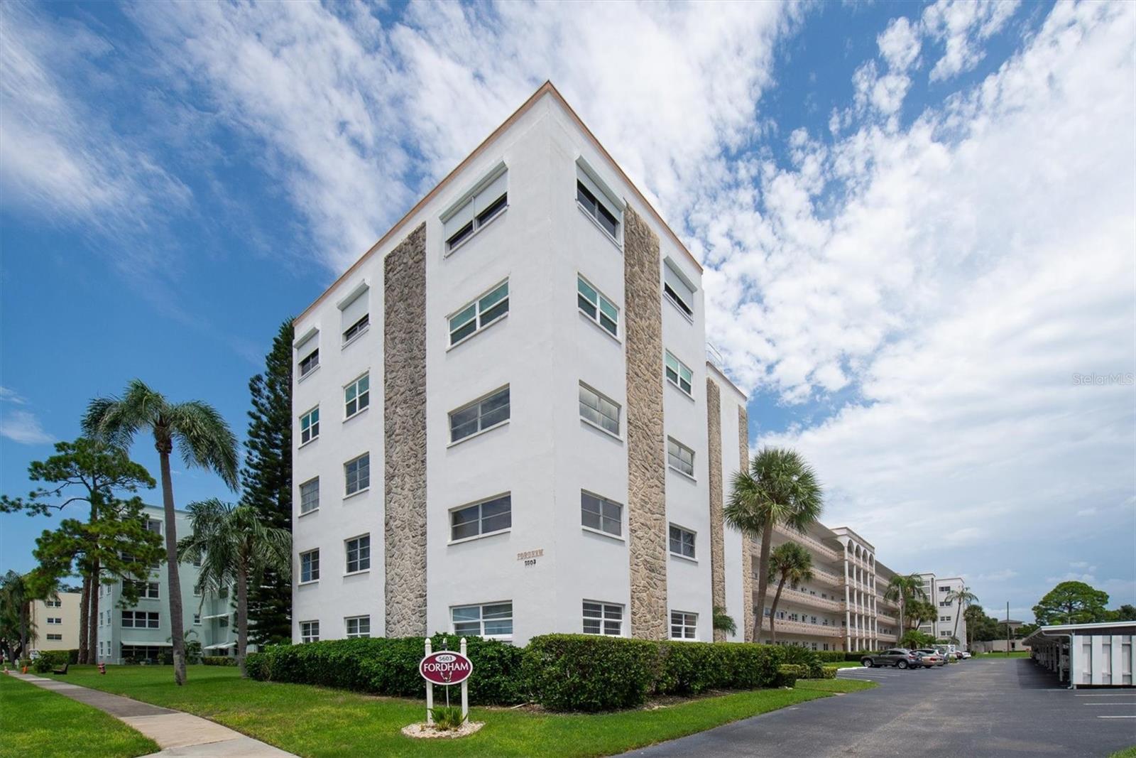 5603 80 St #415, Saint Petersburg, FL 33709 photo