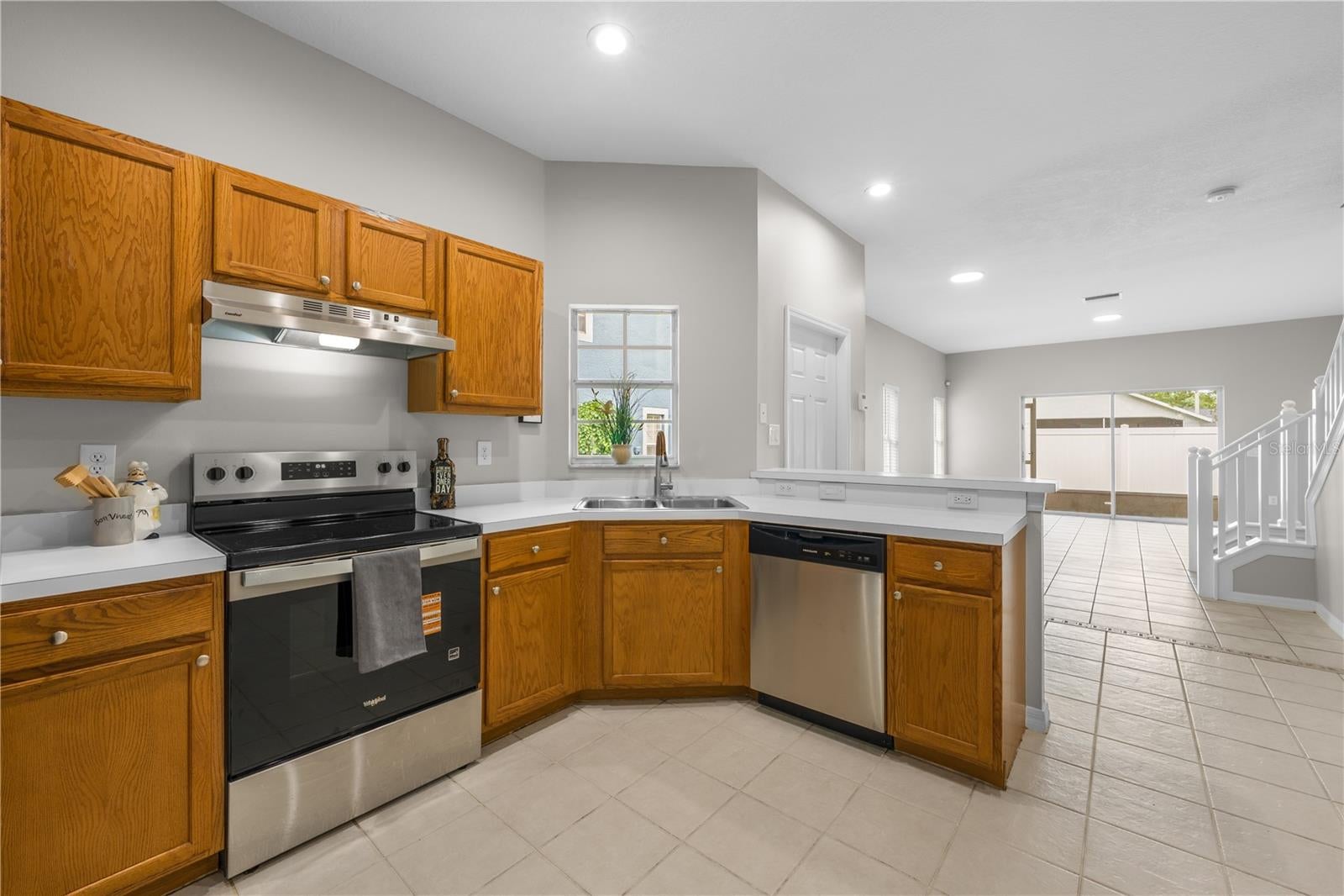 12948 Kings Crossing Dr, Gibsonton, FL 33534 photo