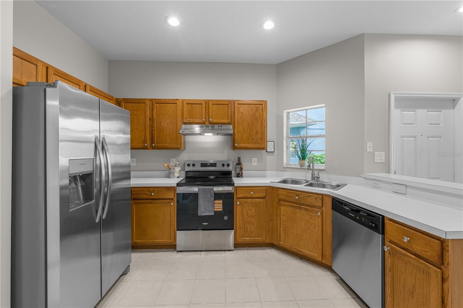 12948 Kings Crossing Dr, Gibsonton, FL 33534 photo