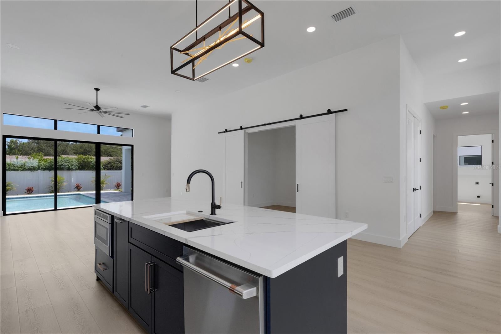 2069 Hibiscus St, Sarasota, FL 34239 photo