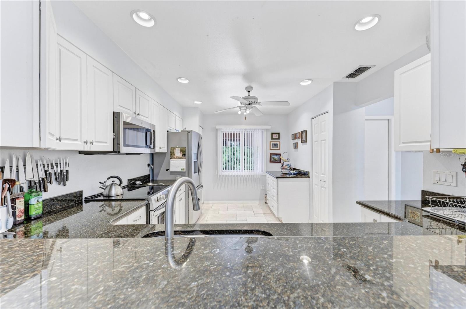 6101 34 St #11 G, Bradenton, FL 34210 photo
