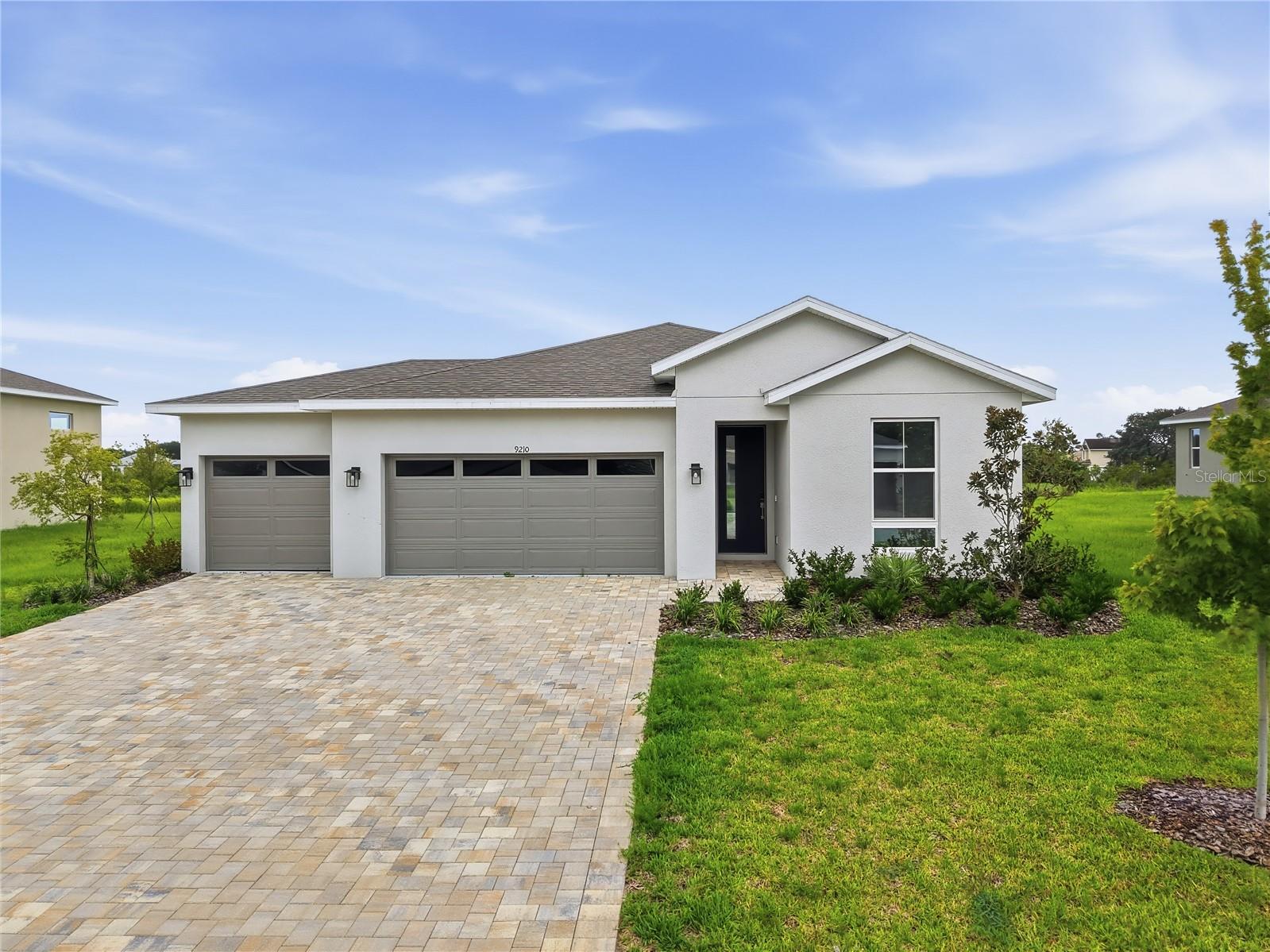 9210 Players Dr, Weeki Wachee, FL 34613
