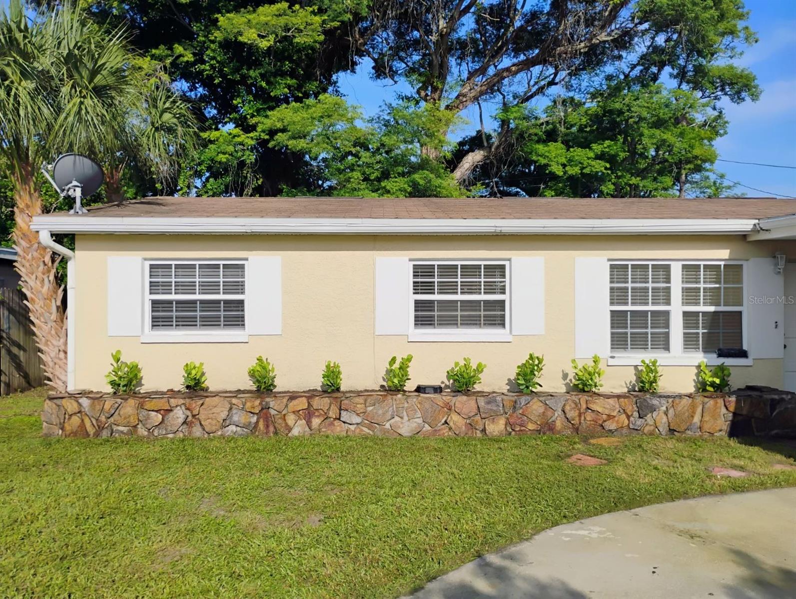 5682 63 Ln, Saint Petersburg, FL 33709 photo