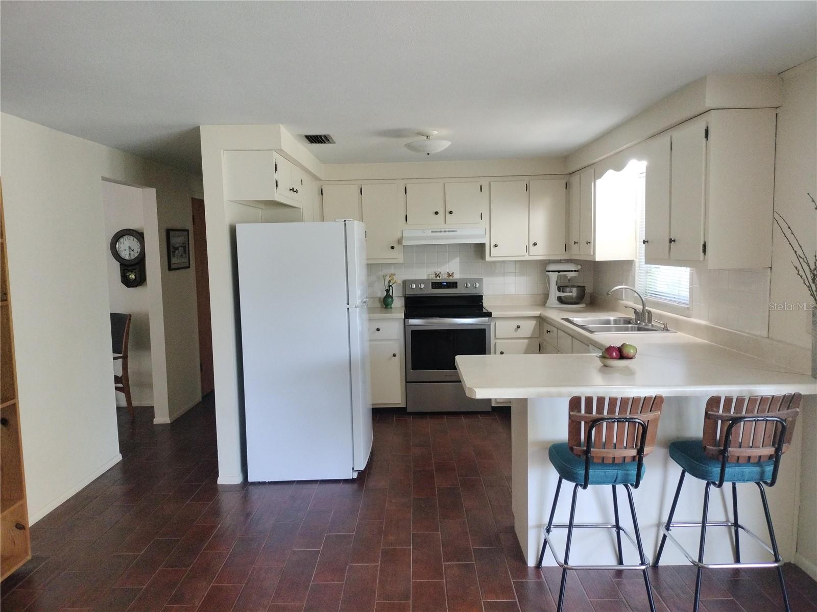 39133 5 Ave, Zephyrhills, FL 33542 photo