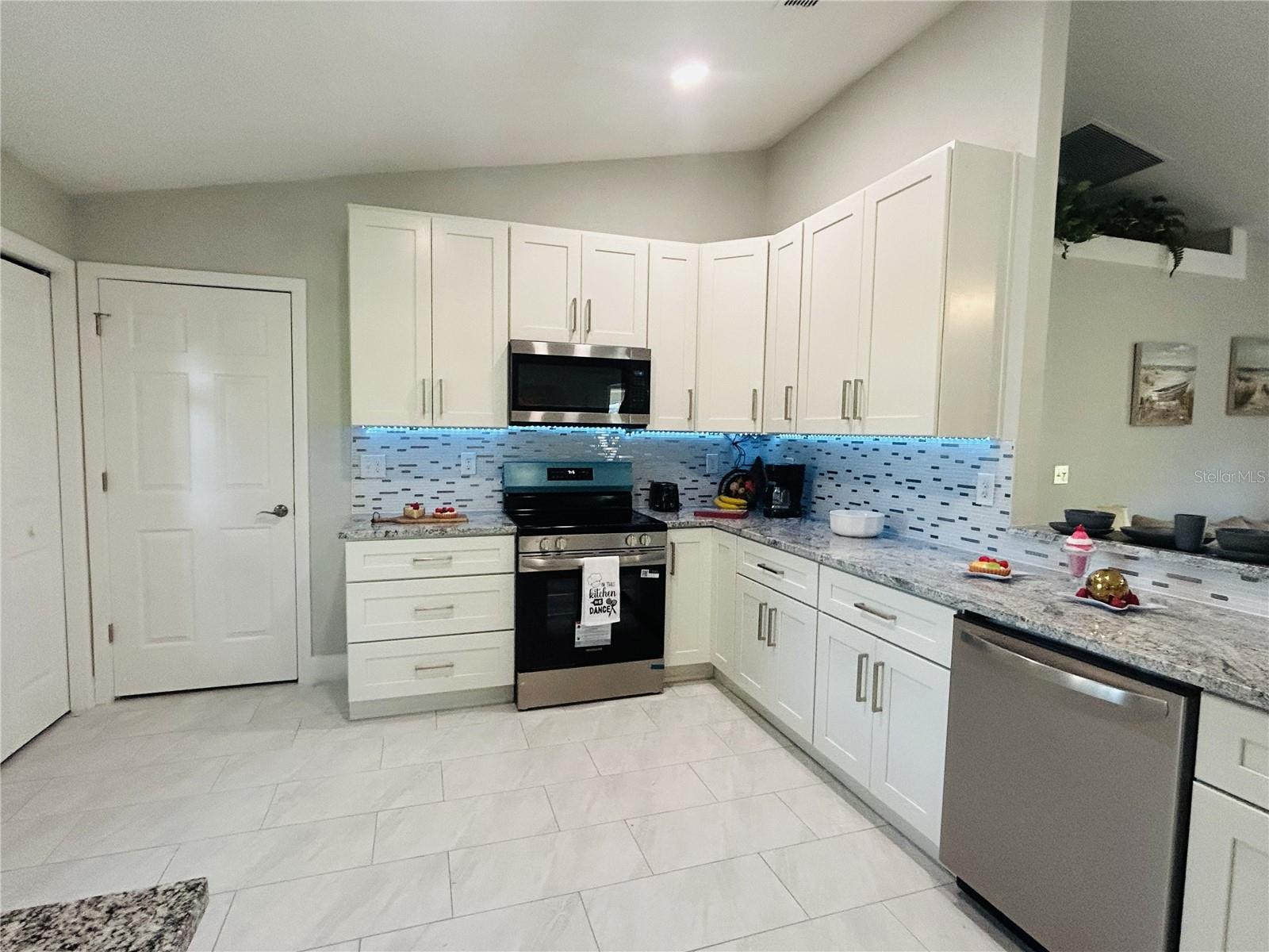 9709 SE Sunset Harbor Rd, Summerfield, FL 34491 photo