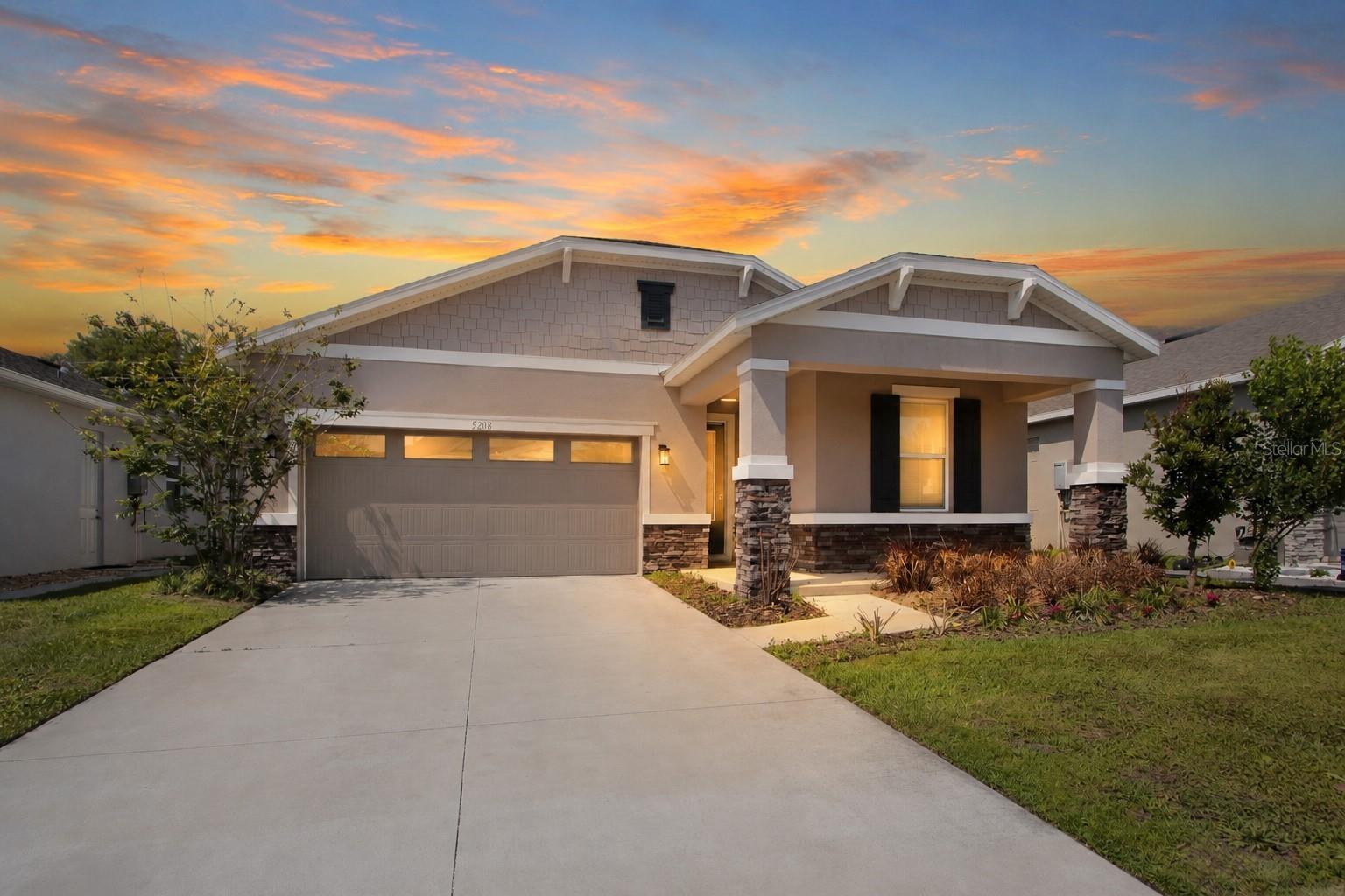 5208 Meadow Song Dr, Okahumpka, FL 34762