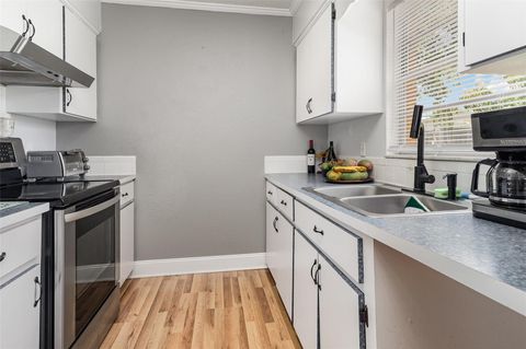 Single Family Residence in EAGLE LAKE FL 530 S ORANGE COURT 8.jpg